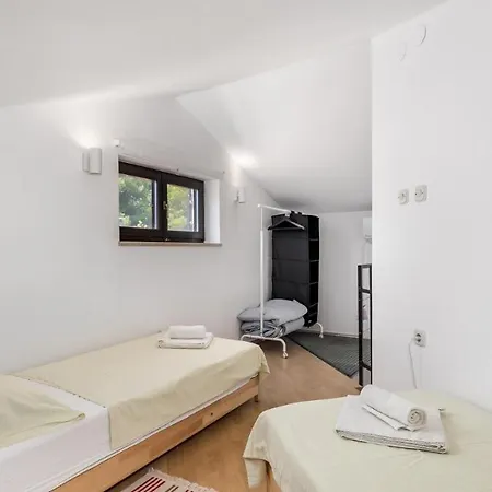 Rona Lavanda And Lipa Barbariga