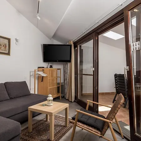 Rona Lavanda And Lipa Barbariga