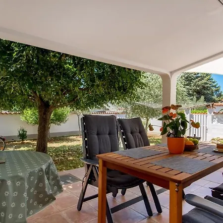 Rona Lavanda And Lipa