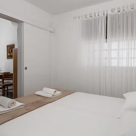 Rona Lavanda And Lipa