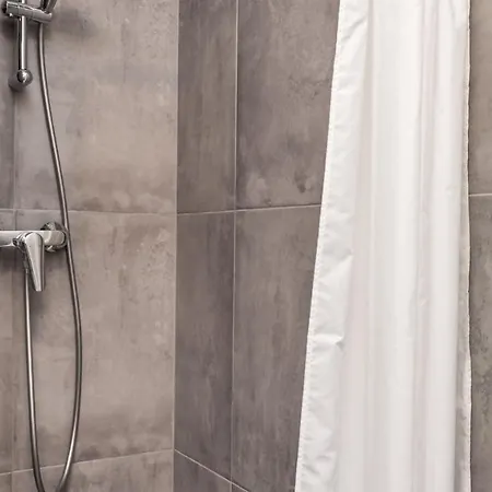 Rona Lavanda And Lipa *